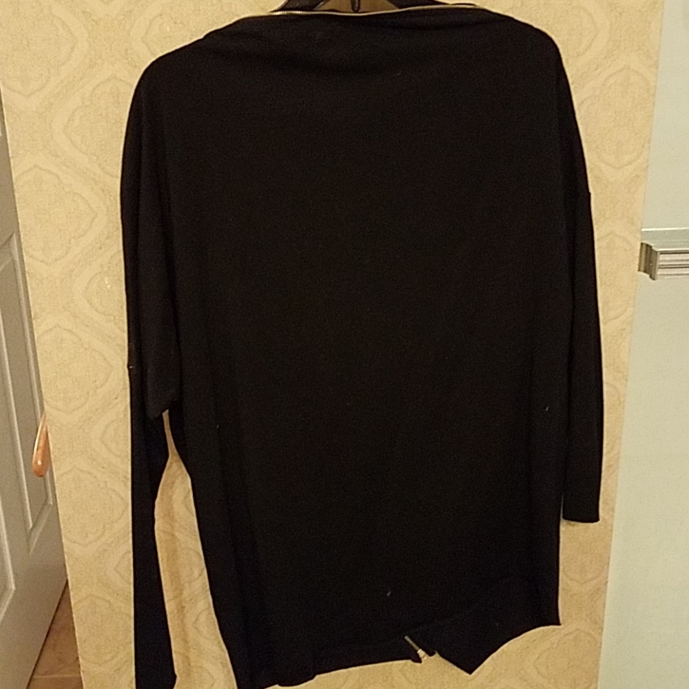 Top - Picture 2 of 2